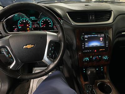2014 Chevrolet Traverse LT   - Photo 8 - Saint Louis, MI 48880-9800