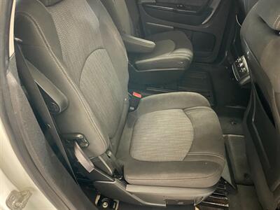2014 Chevrolet Traverse LT   - Photo 18 - Saint Louis, MI 48880-9800