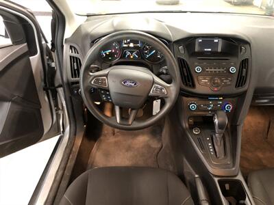 2017 Ford Focus SE   - Photo 9 - Saint Louis, MI 48880-9800