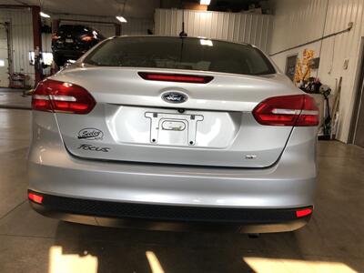 2017 Ford Focus SE   - Photo 7 - Saint Louis, MI 48880-9800