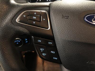 2017 Ford Focus SE   - Photo 11 - Saint Louis, MI 48880-9800