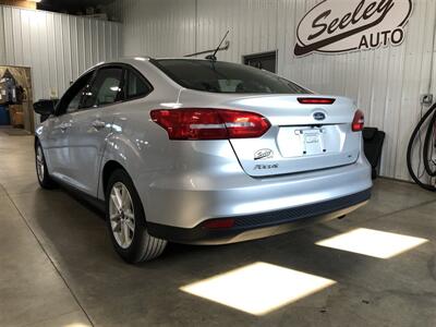 2017 Ford Focus SE   - Photo 3 - Saint Louis, MI 48880-9800
