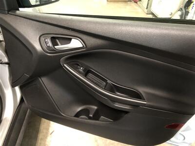 2017 Ford Focus SE   - Photo 20 - Saint Louis, MI 48880-9800
