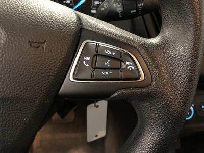 2017 Ford Focus SE   - Photo 12 - Saint Louis, MI 48880-9800