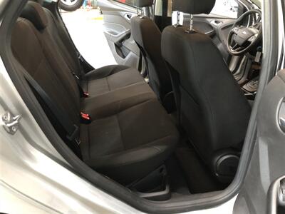 2017 Ford Focus SE   - Photo 21 - Saint Louis, MI 48880-9800