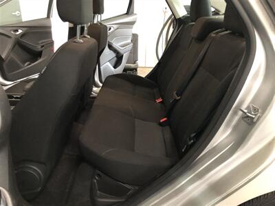 2017 Ford Focus SE   - Photo 17 - Saint Louis, MI 48880-9800