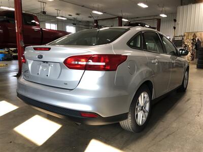 2017 Ford Focus SE   - Photo 6 - Saint Louis, MI 48880-9800