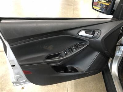 2017 Ford Focus SE   - Photo 22 - Saint Louis, MI 48880-9800