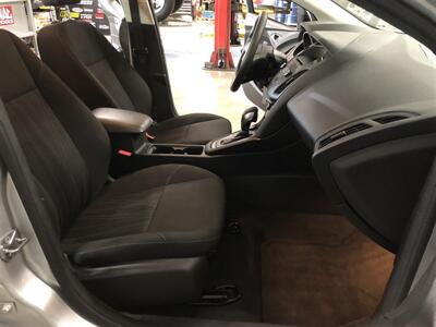 2017 Ford Focus SE   - Photo 18 - Saint Louis, MI 48880-9800
