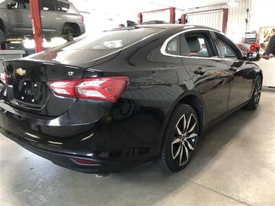 2020 Chevrolet Malibu LT   - Photo 5 - Saint Louis, MI 48880-9800