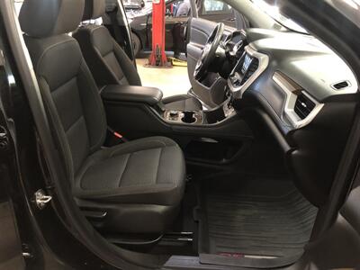 2021 GMC Acadia SLE   - Photo 17 - Saint Louis, MI 48880-9800