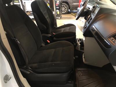 2019 Dodge Grand Caravan SE   - Photo 16 - Saint Louis, MI 48880-9800