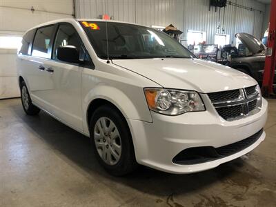 2019 Dodge Grand Caravan SE   - Photo 3 - Saint Louis, MI 48880-9800
