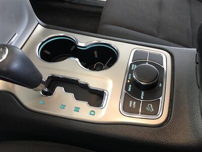 2012 Jeep Grand Cherokee Laredo   - Photo 12 - Saint Louis, MI 48880-9800