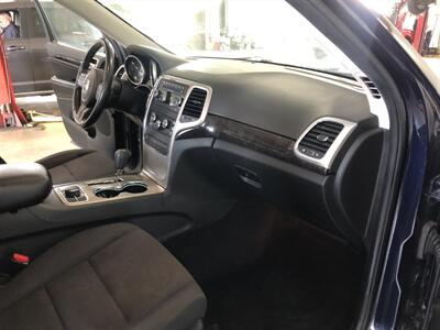 2012 Jeep Grand Cherokee Laredo   - Photo 18 - Saint Louis, MI 48880-9800