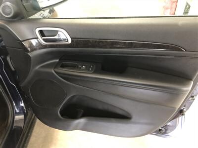 2012 Jeep Grand Cherokee Laredo   - Photo 20 - Saint Louis, MI 48880-9800