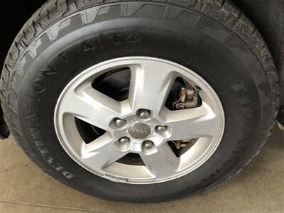 2012 Jeep Grand Cherokee Laredo   - Photo 21 - Saint Louis, MI 48880-9800