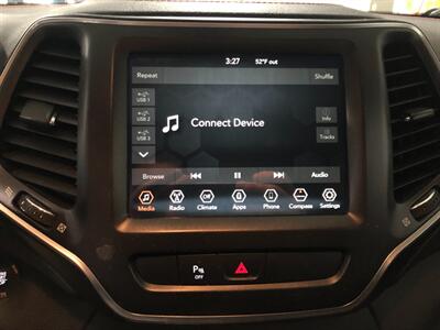 2019 Jeep Cherokee Trailhawk   - Photo 12 - Saint Louis, MI 48880-9800
