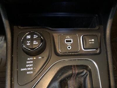 2019 Jeep Cherokee Trailhawk   - Photo 14 - Saint Louis, MI 48880-9800