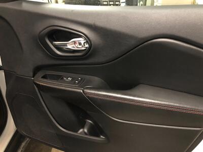 2019 Jeep Cherokee Trailhawk   - Photo 22 - Saint Louis, MI 48880-9800