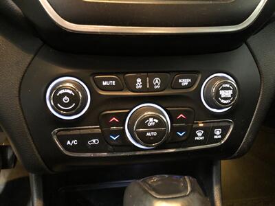 2019 Jeep Cherokee Trailhawk   - Photo 13 - Saint Louis, MI 48880-9800