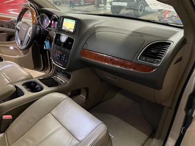 2014 Chrysler Town and Country Limited - Photo 22 - Saint Louis, MI 48880-9800