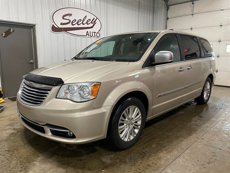 2014 Chrysler Town and Country Limited   - Photo 1 - Saint Louis, MI 48880-9800