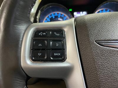 2014 Chrysler Town and Country Limited - Photo 10 - Saint Louis, MI 48880-9800