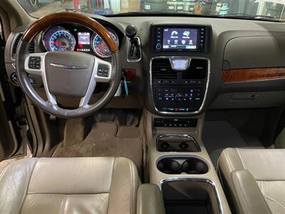 2014 Chrysler Town and Country Limited - Photo 7 - Saint Louis, MI 48880-9800