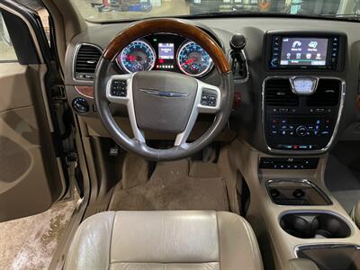 2014 Chrysler Town and Country Limited - Photo 8 - Saint Louis, MI 48880-9800