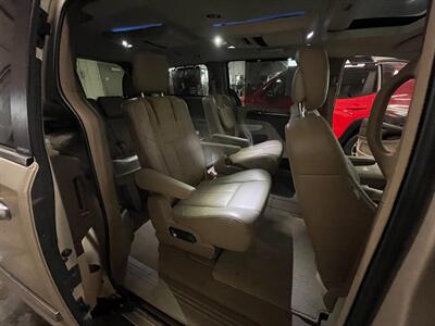 2014 Chrysler Town and Country Limited - Photo 19 - Saint Louis, MI 48880-9800