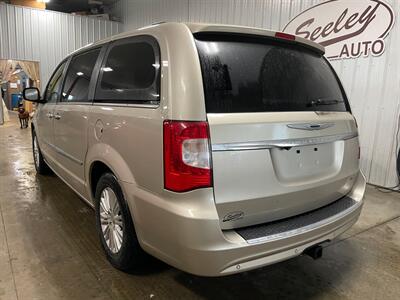 2014 Chrysler Town and Country Limited - Photo 3 - Saint Louis, MI 48880-9800