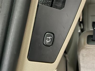 2014 Chrysler Town and Country Limited - Photo 26 - Saint Louis, MI 48880-9800