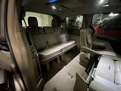 2014 Chrysler Town and Country Limited - Photo 20 - Saint Louis, MI 48880-9800