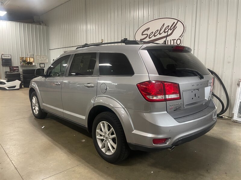 2018 Dodge Journey SXT - Photo 3 - Saint Louis, MI 48880-9800