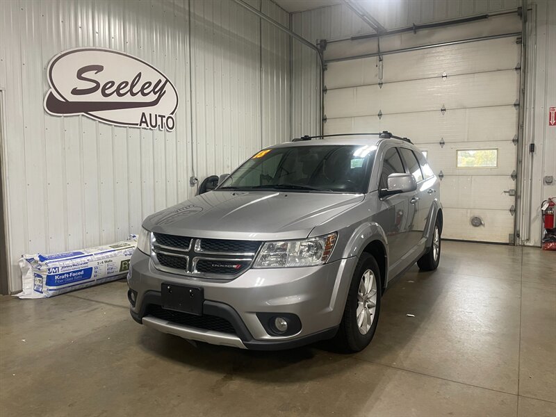 2018 Dodge Journey SXT - Photo 2 - Saint Louis, MI 48880-9800