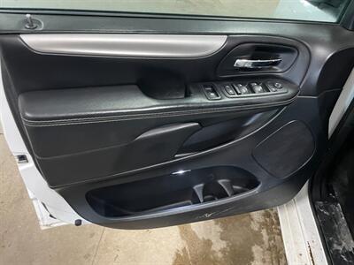 2017 Dodge Grand Caravan SE   - Photo 23 - Saint Louis, MI 48880-9800
