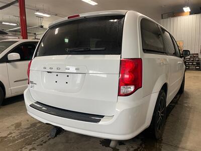 2017 Dodge Grand Caravan SE   - Photo 7 - Saint Louis, MI 48880-9800