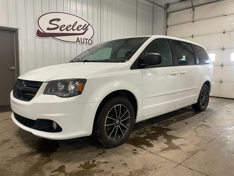 2017 Dodge Grand Caravan SE   - Photo 1 - Saint Louis, MI 48880-9800