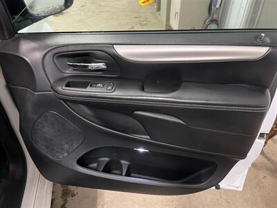 2017 Dodge Grand Caravan SE   - Photo 24 - Saint Louis, MI 48880-9800
