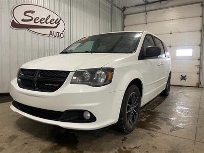 2017 Dodge Grand Caravan SE   - Photo 2 - Saint Louis, MI 48880-9800