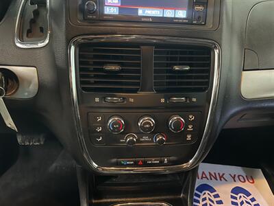 2017 Dodge Grand Caravan SE   - Photo 13 - Saint Louis, MI 48880-9800