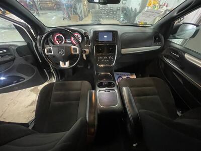 2017 Dodge Grand Caravan SE   - Photo 8 - Saint Louis, MI 48880-9800