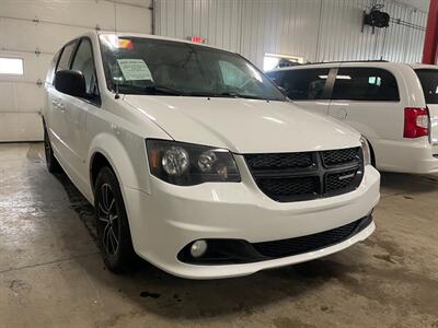 2017 Dodge Grand Caravan SE   - Photo 5 - Saint Louis, MI 48880-9800