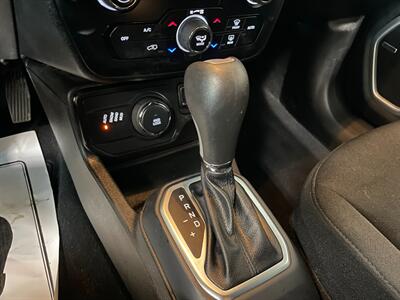 2020 Jeep Renegade Latitude   - Photo 17 - Saint Louis, MI 48880-9800