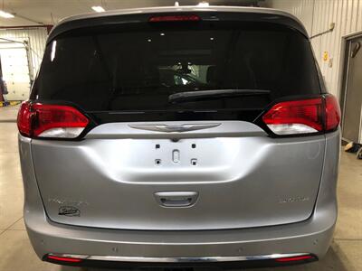 2017 Chrysler Pacifica Limited - Photo 26 - Saint Louis, MI 48880-9800