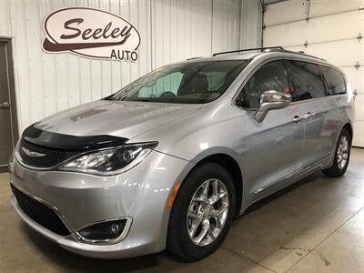 2017 Chrysler Pacifica Limited - Photo 1 - Saint Louis, MI 48880-9800