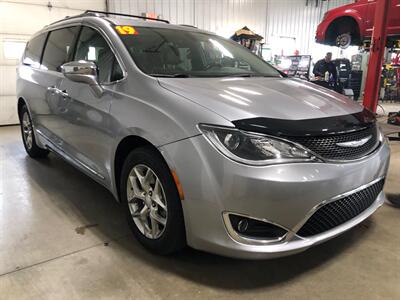 2017 Chrysler Pacifica Limited - Photo 4 - Saint Louis, MI 48880-9800