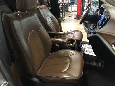 2017 Chrysler Pacifica Limited - Photo 17 - Saint Louis, MI 48880-9800