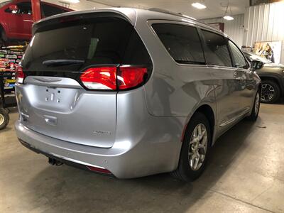 2017 Chrysler Pacifica Limited - Photo 6 - Saint Louis, MI 48880-9800